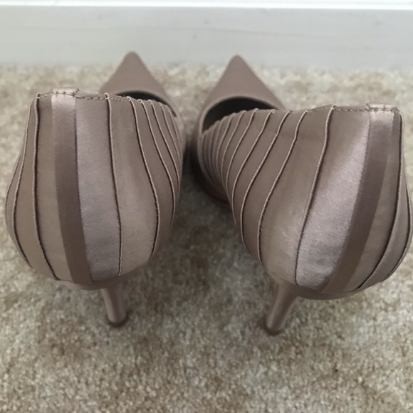 BCBG MAXAZRIA Lauren Textile Satin Pump - Picture 3 of 7